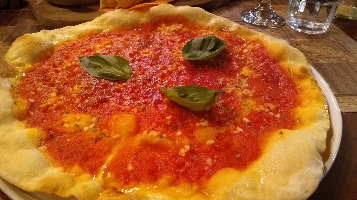 VeganOlive1's tweet photo. @mozzymozbourne Went to #TheSquareOrange #Keswick for vegan pizza tonight it was awesome...they can let you know which wines are #vegan too...Highly recommended...bit of a wait but worth it...off to #Fellpack tomorrow will report back π https://t.co/c4A2CD69Rn