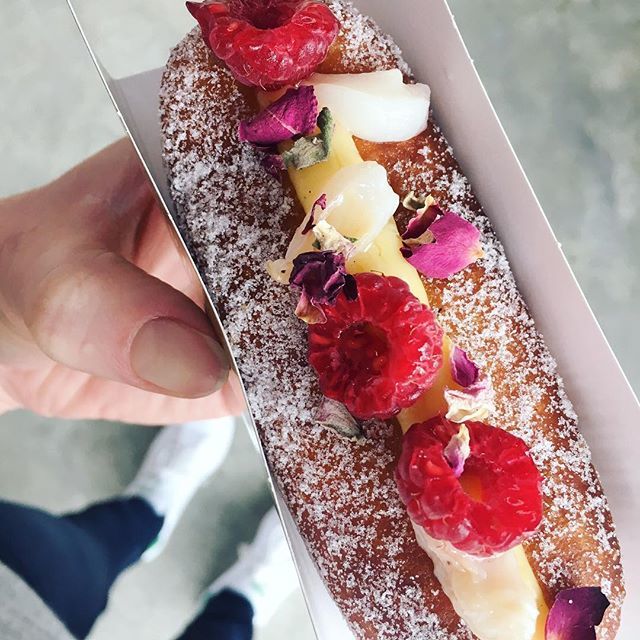 Raspberry rose lychee #longboy <a href="/longboys_uk/">Longboys</a> #notroundhere .
.
.
.
.
#doughnuts #gourmetfood #donuts #fresh #tastemade #raspberry #rose #lychee #notroundhere #london #besteats #londonfood #londoneats #foodiesofinstagram #foodiesoflondon #sweet #dessert #s… ift.tt/2OiDnWr