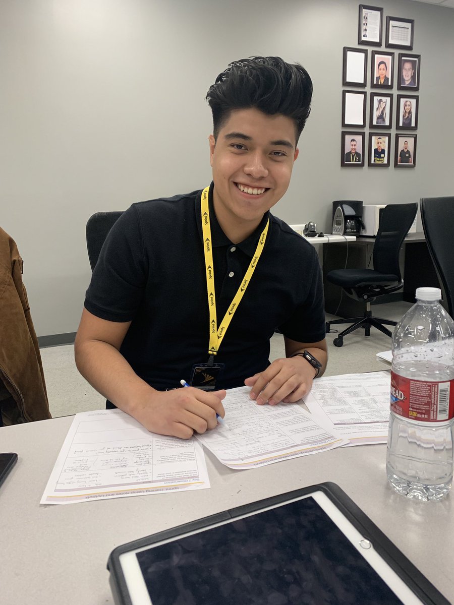 Sergio making sure he’s securing the bag (Kahoot)! Go Sergio! #SprintStoreinCovina #SST #SprintFundamentals