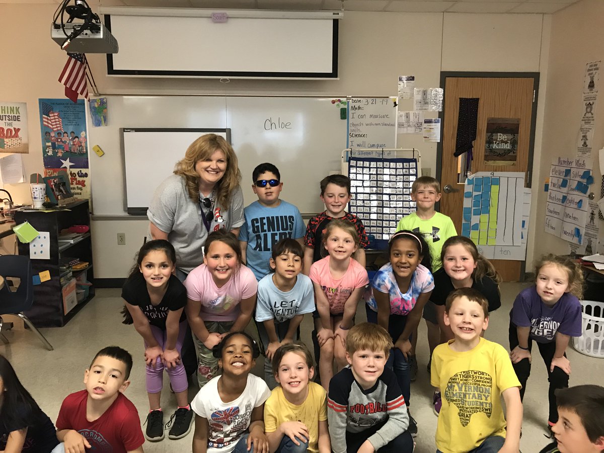 mtvernones's tweet photo. Read my shirt for Reading Day!
#readingrocks, #reading, #itsagreatdaytobeatiger, #mvtigertribe, #mvestigertribe https://t.co/8L1XrEKWq9