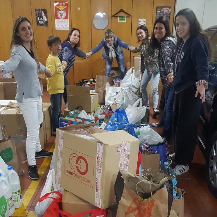 AMPAIELisboa's tweet photo. Acabamos de entregar los productos en la Cruz Vermelha Portuguesa, nos dicen que es el mayor cargamento para Mozambique que han recibido hasta ahora. 

¡Queremos agradecer a todos! https://t.co/dzmEf1hQjA