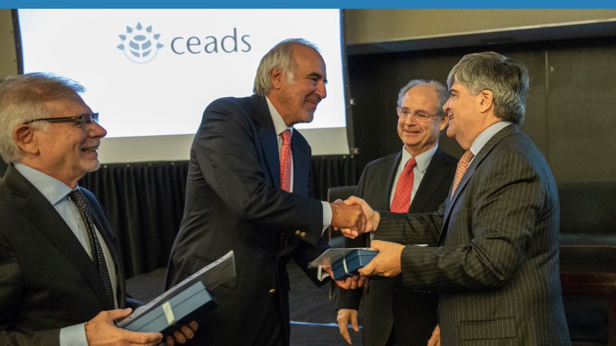 YPFoficial's tweet photo. Nuestro presidente Miguel Gutiérrez fue designado presidente del Consejo Empresario Argentino para el Desarrollo Sostenible @CEADS_AR en el #KickOffCEADS. Más de 80 compañías de diferentes industrias suman esfuerzos para el logro de sociedades y sistemas más sostenibles. #CEADS https://t.co/kFqeAi0g1u