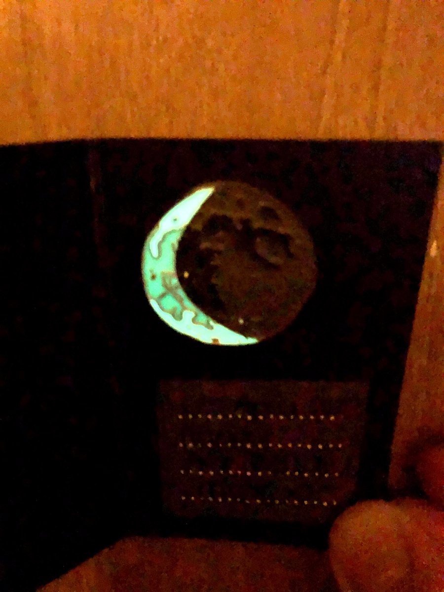 Just got home from work <a href="/georgina_harper/">Georgina Harper</a> got me an early anniversary present from <a href="/NewtonandApple/">NATA</a> a #Moon pin badge with the phase that was on that date, 06/04/13. It glows!
#Wainingcresent