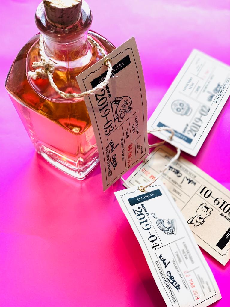 Las mejores cosas en la vida son para compartir. 
Pide tu botella de 750 ml. con uno de nuestros signature cocktails.