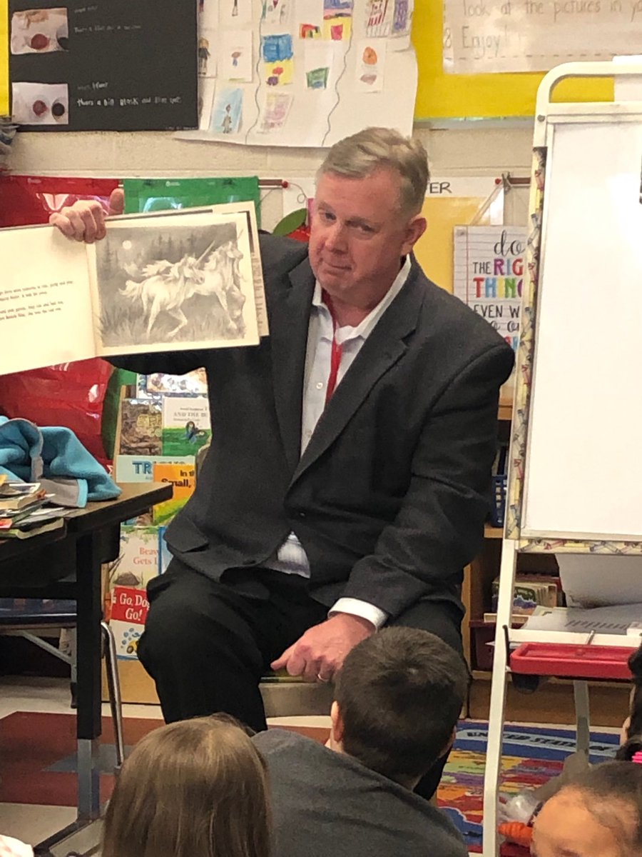 Pengberg121's tweet photo. Thank you to these members of our administration and family members who were our Mystery Readers this month! #marchisreadingmonth #csd_allmeansall ⁦@CarruthLind⁩ ⁦@ReneeMValentine⁩ ⁦@CvilleSupe⁩ ⁦@Grandview_Elem⁩ https://t.co/PoYMQKLHuF