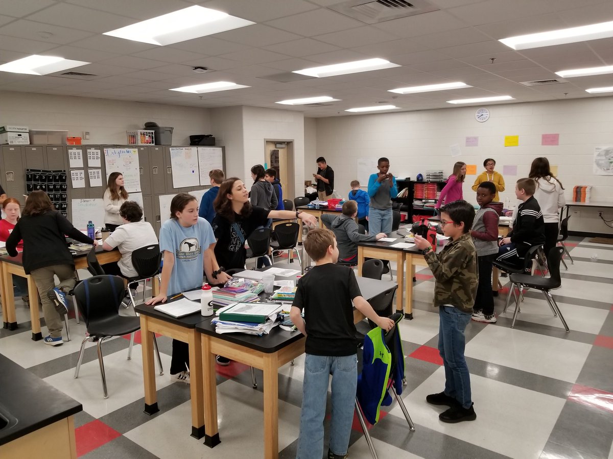 Lit_Cats's tweet photo. My students had a blast playing Weather Charades! #dogpackrules #rmsdogpack #barrowbold https://t.co/R7d0NNKP0L