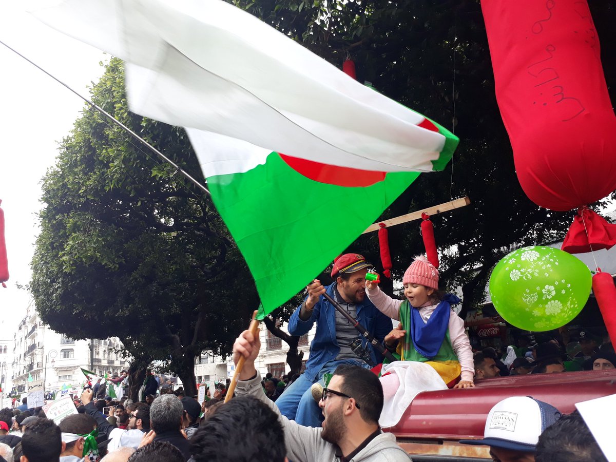 صيادون مهرة اليوم يصطادون أكلة الكشير في مسيرات العاصمة 

#حراك_22مارس_الجزاير