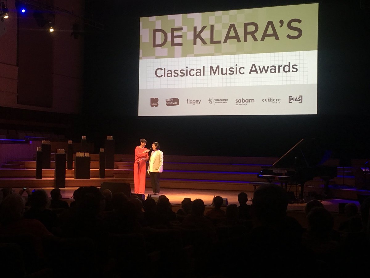 Deze avond werden in @FlageyStudios De Klara’s uitgereikt. Er waren prijzen in 13 categoriën. De @Klararadio -carrièreprijs ging naar Jerry Aerts van @deSingel vrt.be/nl/over-de-vrt…