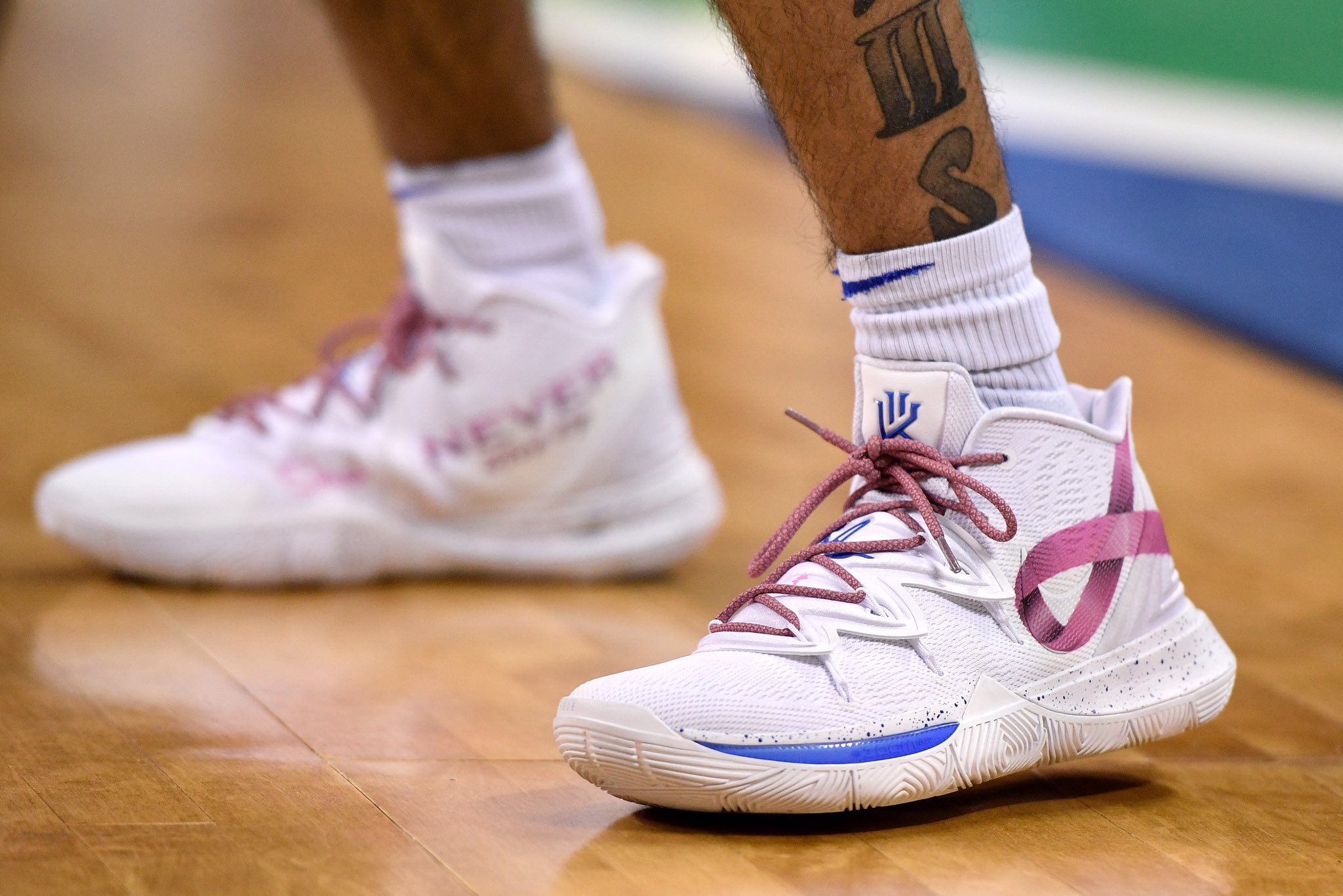 Nike breast cancer shoes hotsell 2019