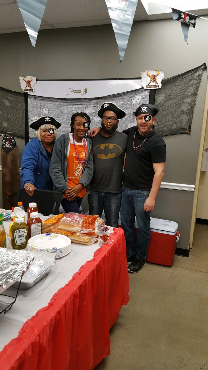 J_Waters26's tweet photo. 4106 is kicking off success sharing with a Pirate themed BBQ with plenty of good food and fun.
@aj_mazzola @blondemonkey71 @justmck18 @ginamarie0216 https://t.co/I6BDSCXYEZ