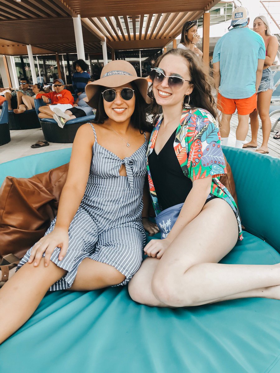 ☼ s o a k i n ‘ ☼ up the sun with sistas by our side