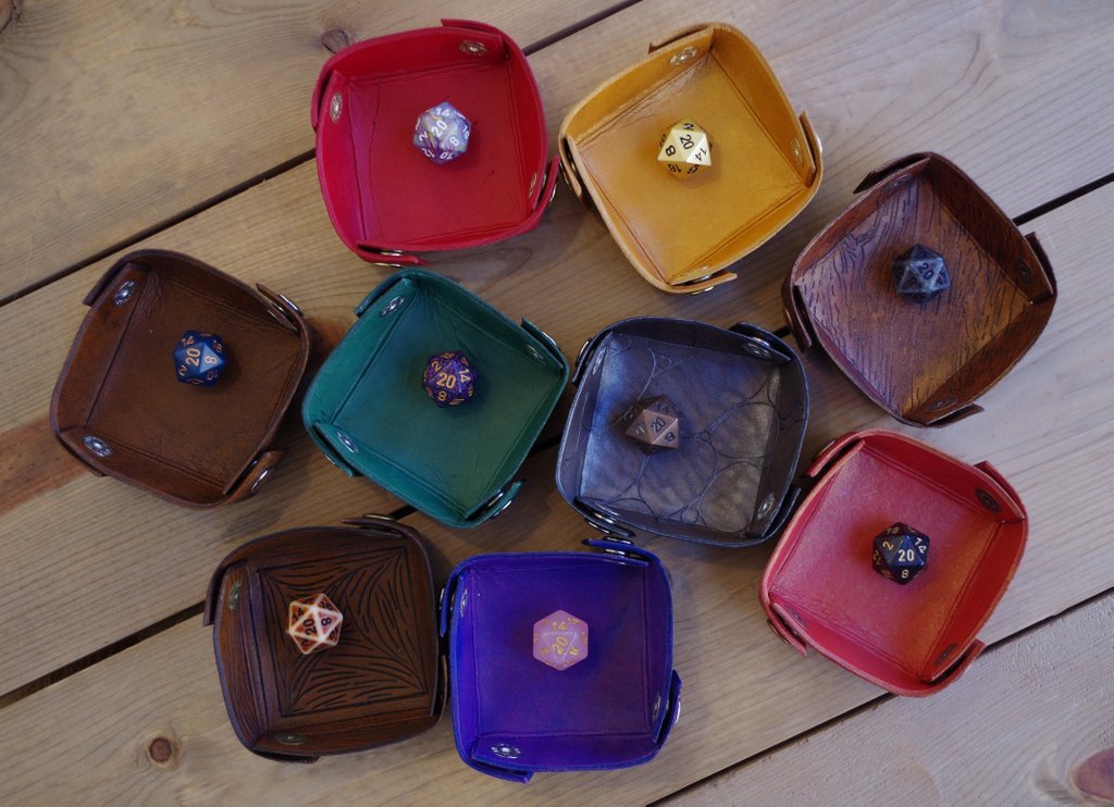 MerchantGreen's tweet photo. DMs looove our Tiniest 2.5x2.5" Custom Dice Tray, perfect for rolling even up to six dice at a time easily! Saves space AND keeps the area behind the screen just a little more organized. #dicetray #leatherdicetray #customleatherdicetray #dmgift #dndgift https://t.co/KoVhHrAV14