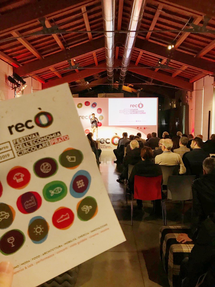 SandraStorai's tweet photo. È iniziato il #recofestival sui temi dell'#economiacircolare. Intanto al @museodeltessuto e domani #23marzo al #teatrometastasio con @makkox @lercionotizie @Donpastatw e altro ancora. Prato è una città viva e propositiva, altro che! @quiprato @metastasioprato 
#ridiamocisu https://t.co/UKFUbPX5lI