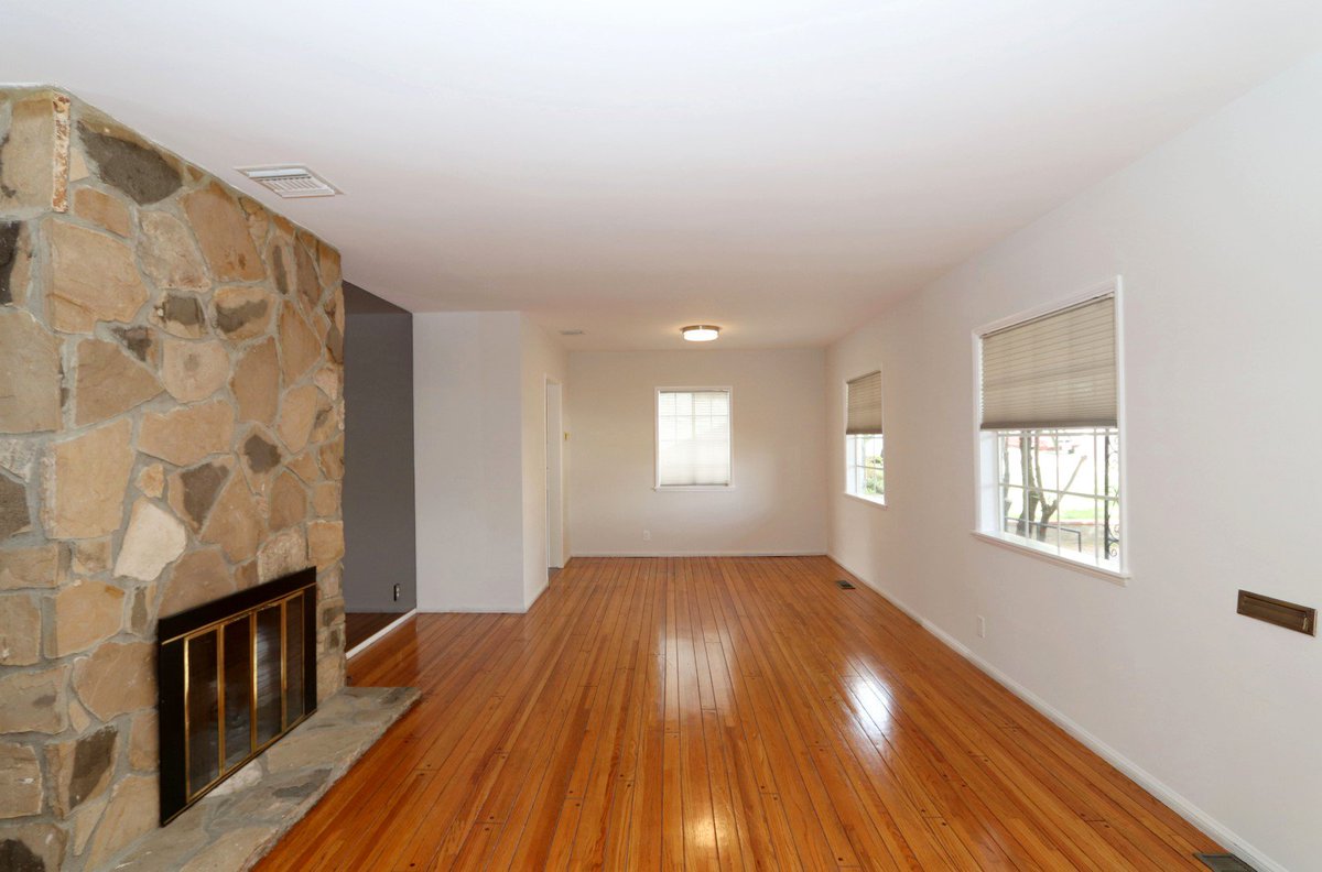 TheFoggs's tweet photo. Hillside Darling #burbank #opensunday #forsale 2729 N. Myers Street 3+1 Burbank with big enclosed patio $789,000.00  #fogglisting #greatlocation  https://t.co/dLAIpAXyGZ https://t.co/4jjltQcUHR