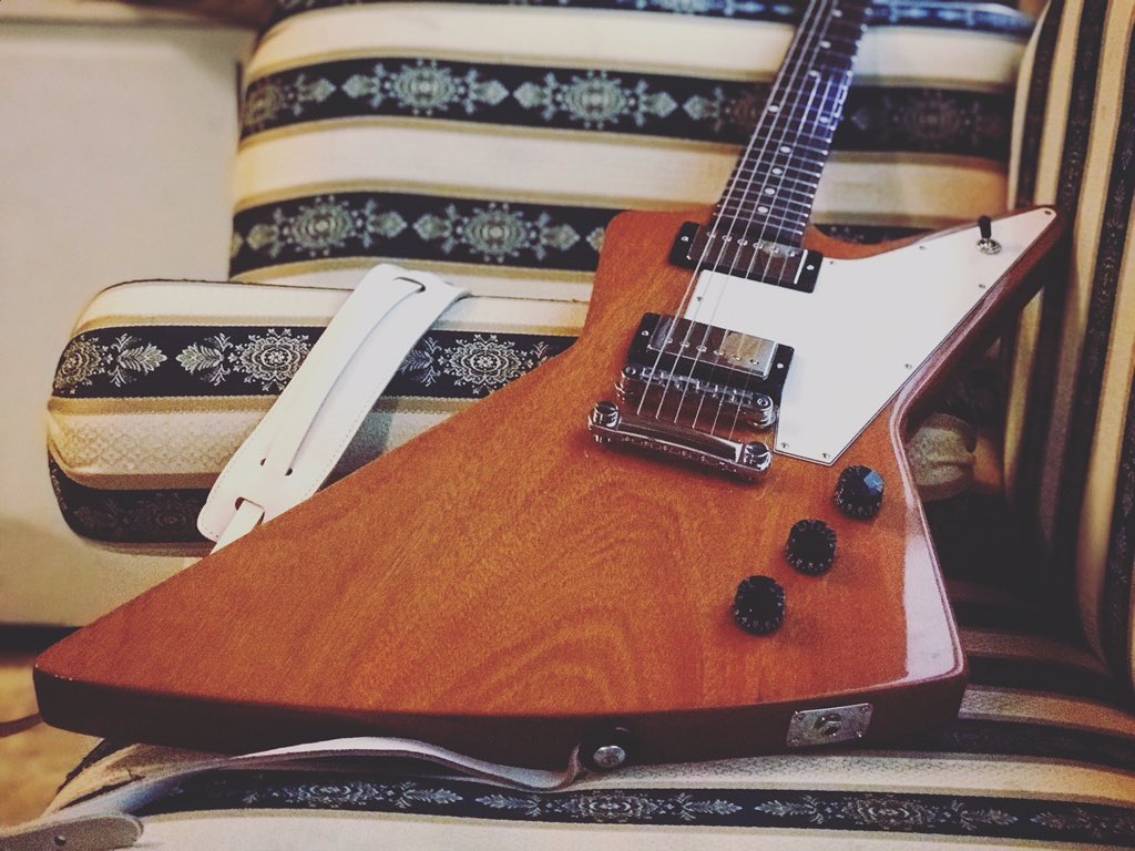 52goldtop_'s tweet photo. This Explorer may be going to a new home today, right here in #LongBeach...
Definitely gonna miss her, but would rather she go to someone Les addicted to Les Pauls, and has time to play her.
#gibson #gibsonguitar #gibsonexplorer #creamtone #gibsonguitars #geartalk https://t.co/QtQh9ysKCI