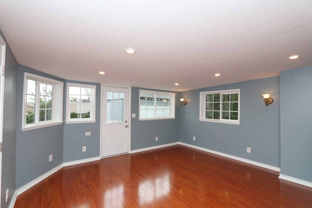 TheFoggs's tweet photo. Hillside Darling #burbank #opensunday #forsale 2729 N. Myers Street 3+1 Burbank with big enclosed patio $789,000.00  #fogglisting #greatlocation  https://t.co/dLAIpAXyGZ https://t.co/4jjltQcUHR