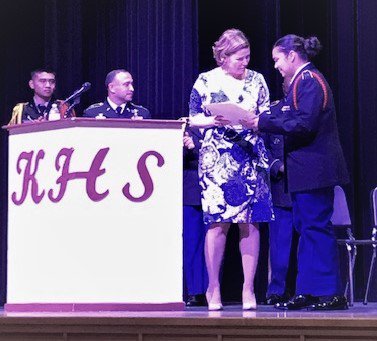 Nancy Duran presents the AUSA Junior ROTC Award to Cadet Martha Diaz of Killeen High School last night. Cadet Diaz received the AUSA ROTC Award Citation, AUSA ROTC Medal Set, and a check for $300 from the Central Texas-Fort Hood AUSA Chapter.