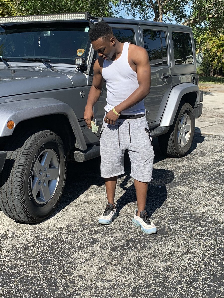 5starSheed_'s tweet photo. Miami Vibes Shorty ๐๐ด
#MiamiSpringBreak2019
#Myasu https://t.co/rZHdsQLzGe