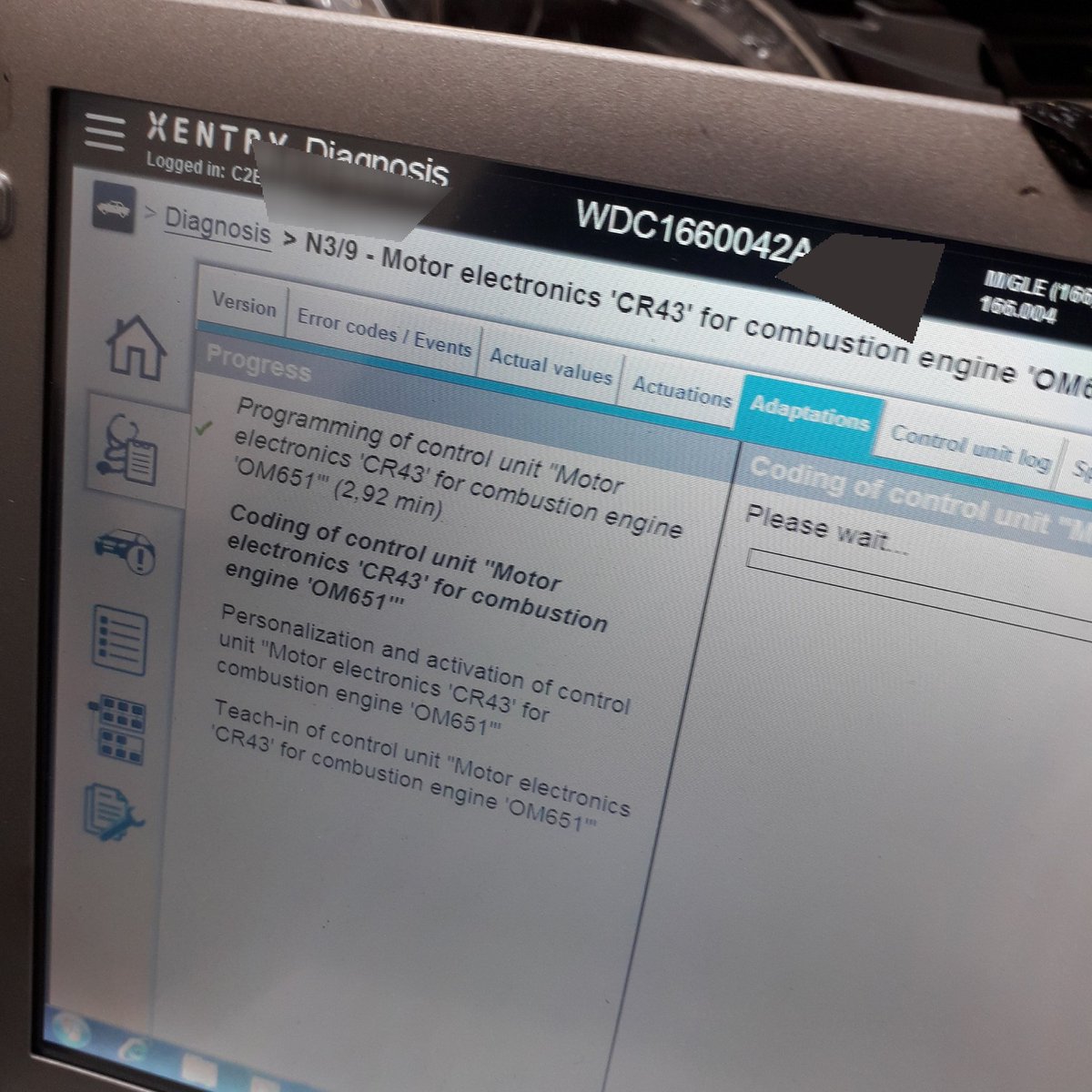 DBAutomotiveLi1's tweet photo. Engine control unit programming, updates and SCN Coding underway. #Dealerlevel #Mercedes #Specialist #Bristol #Chewvalley #Mercman #MBclub https://t.co/sseXFiCKuz