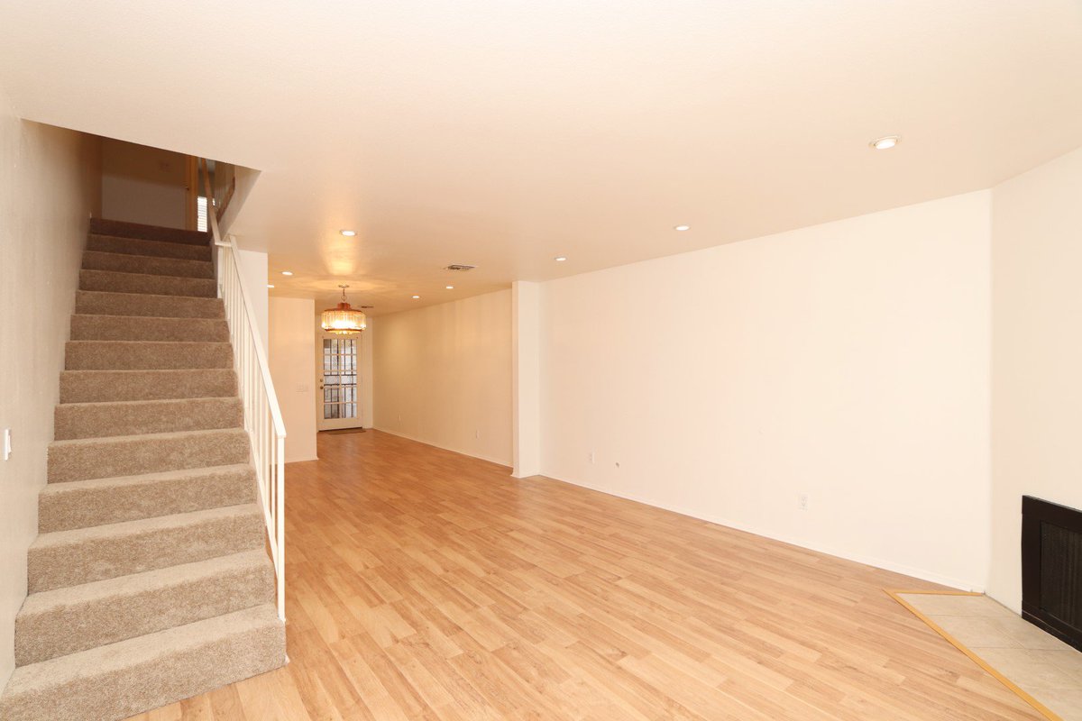 TheFoggs's tweet photo. The Foggs Sold and Closed 750 N Whitnall  Hwy #L Burbank $489,000.00 #realestatelife #sale @TheFoggs 2+1.5  #burbank #sale #realestate #fogglisting #dre01149065 https://t.co/YHufAi8Tbl