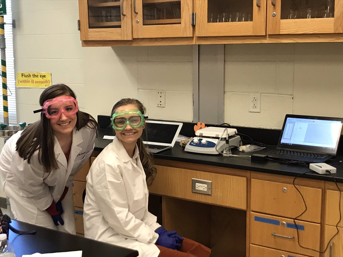BiomedSci_JCHS's tweet photo. #PLTW level 2s collecting data on enzyme activity after designing their own experiment. We worked through some unreliable data and modified our process but that’s the reality of Science in “the real word”. #mrsSherrellsubbedforlabpartners #poorellie #jchslife https://t.co/whBnSYFWcf