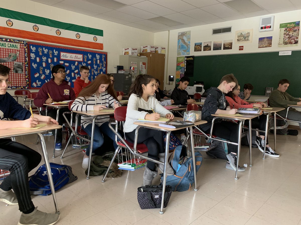 MadameTetreault's tweet photo. Today students used CI techniques learned in the last two conferences I went to.They recognized verbs, interpreted grammar, and inferred meaning with π« English and 100% engagement (9th Pd on a Friπ±)! ππ«π· #CIWorks #uvmsfrench https://t.co/jorpk18mFl