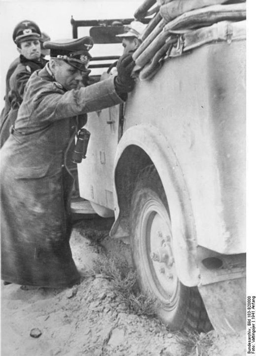 WW2Vehicles's tweet image. &quot;The Desert Fox&quot; Erwin Rommel and General Siegfried Westphal helping with pushing a stuck vehicle, North Africa, 1941. Photo: Bundesarchiv, Bild 183-B20800, Valtingojer.