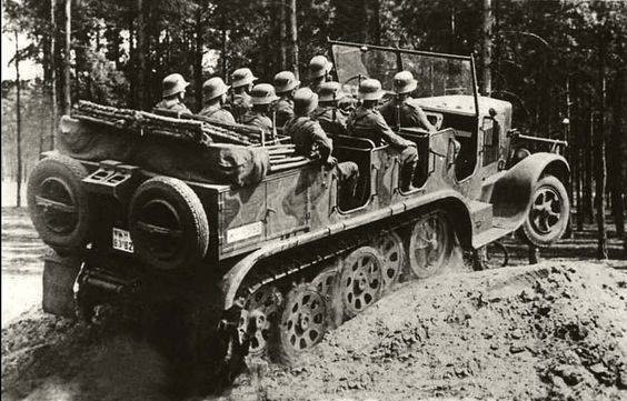 WW2Vehicles's tweet image. Sd.Kfz 7 in action