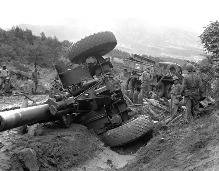 WW2Vehicles's tweet image. Flipped 155 mm Howitzer M1, Korea, 14 July 1953