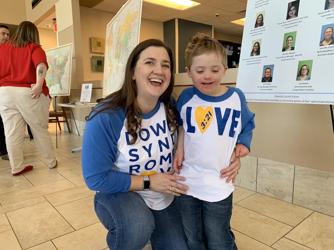 bswhealth_BCS's tweet photo. We had a great time celebrating #DownSyndromeDay with some of our Baylor Scott &amp; White family! 💙💛 https://t.co/qJvlC6FlUO