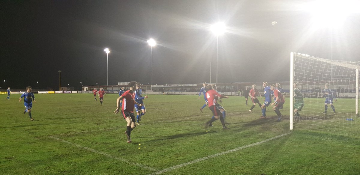 miguelinho2910's tweet photo. Game 76. @ptfcseasiders 6-2 @bangorcityfc. A cracker in North Wales which saw the visitors come from 2 down to be level at the break, only for the hosts to blow them away in the 2nd half. Fans and home bench got involved in a fracas, meaning Heddlu are with us! #groundhopping https://t.co/WCGQduGOQ5