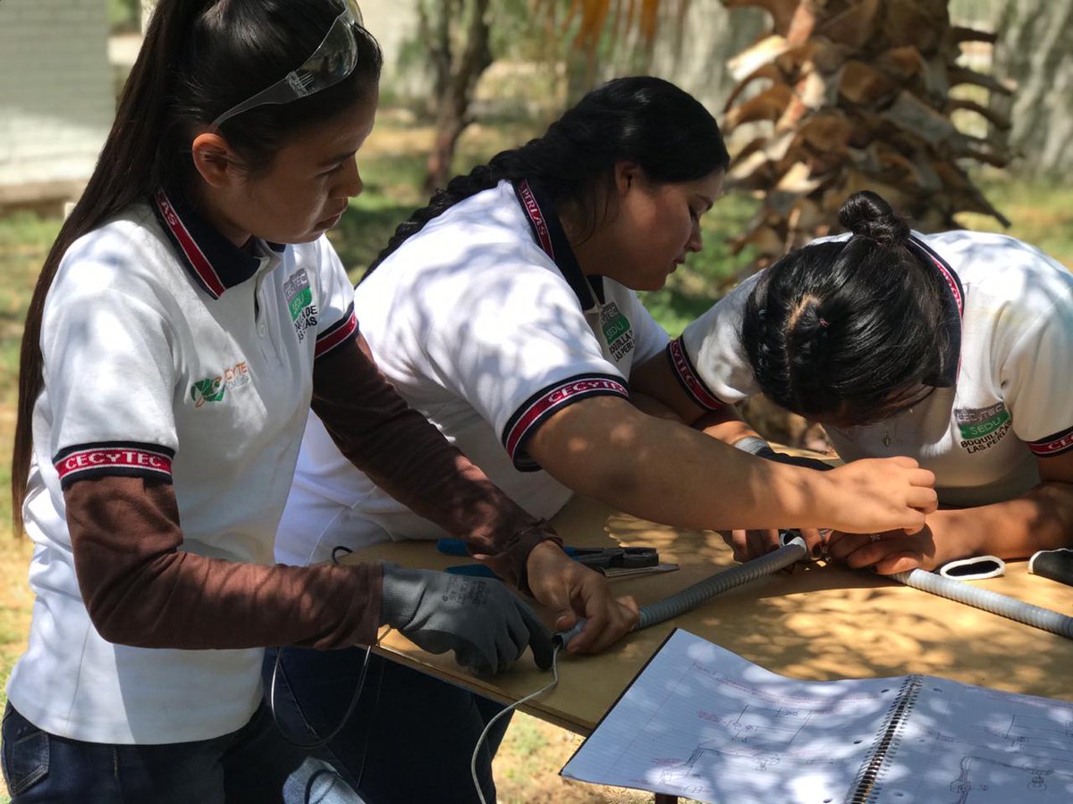 cecytecboquilla's tweet photo. 🏫Alumnos de Mantenimiento Industrial, práctica de Instalaciones eléctricas, docente Omar López #Somoscecytec #FuerteCoahuilaEs  @franciscotobias @asdru9 @faride_rmz @lugocecytec @CECyTECoahuila @GobDeCoahuila https://t.co/sNaF0zvIJi