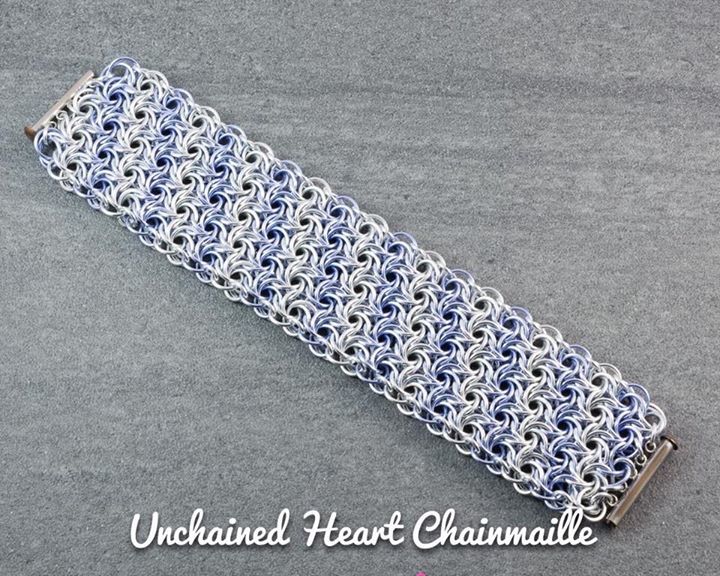 Carpe_Diem_Bre's tweet image. One of my absolute favourite weaves - Moorish Rose. Available in your choice of colors!

#chainmaille #beinspiredalways PoCo Inspired ift.tt/2CzVJzY