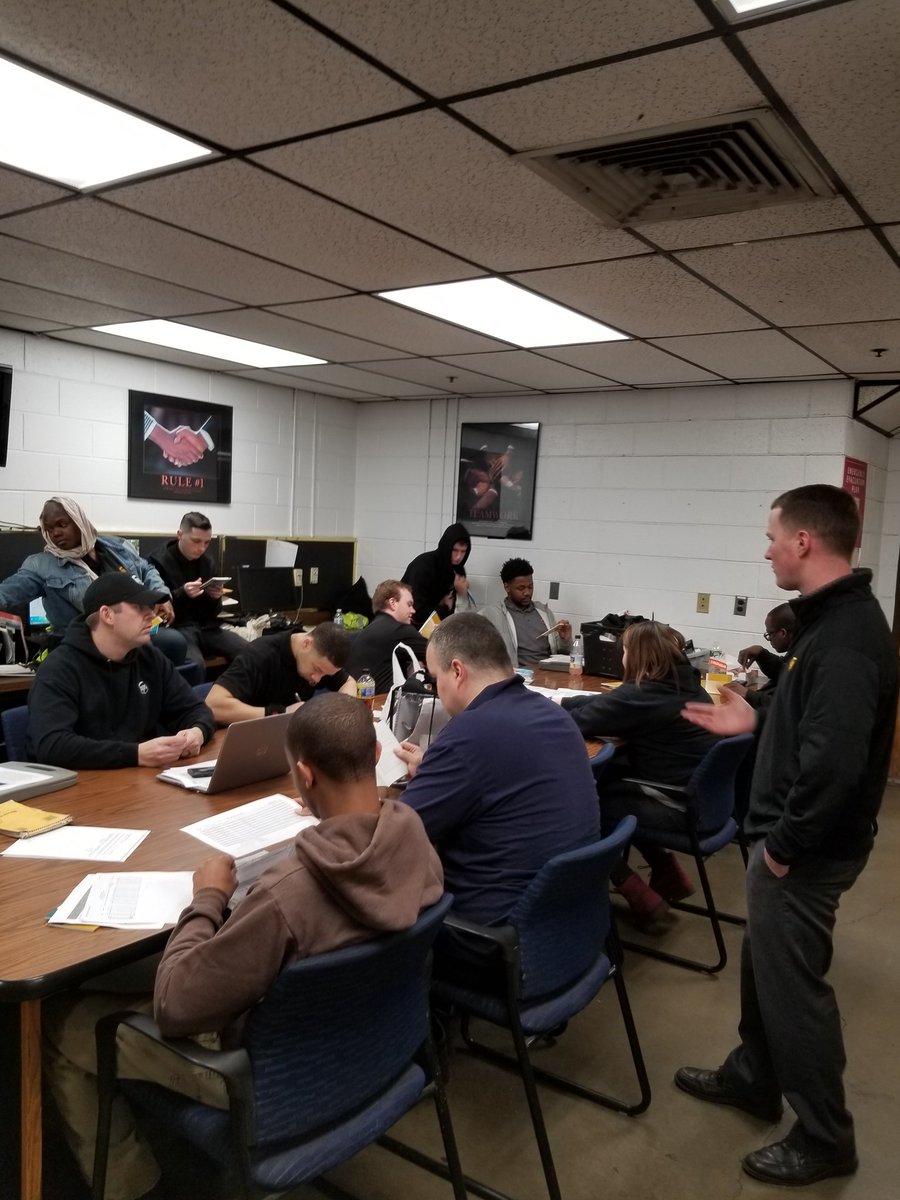 Leadership Meeting OREPA Twilight full-time sup Joe Moffa reading a policy @SamQuinnUPS @LisaLawless1919 @timmymac16 @RoxAllenUPS @BDanielsUPS @UPSTrayceParker @RBlockUPS