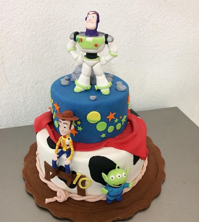 CocoLimonBakery's tweet photo. Toy Story cake!! #cocolimon #disneypixar #buzz #woody #marciano #sugarart #sugarcraft #fondantcake #irapuato🍓 https://t.co/ePzzlBv4Gk