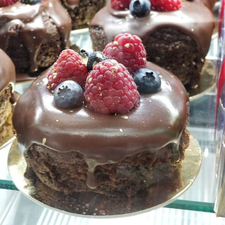 CocoLimonBakery's tweet photo. Ven a probar nuestra deliciosa mini trufa de chocolate 😋 #cocolimon #ann&amp;denn #irapuato🍓 https://t.co/MrzJ4yadVM