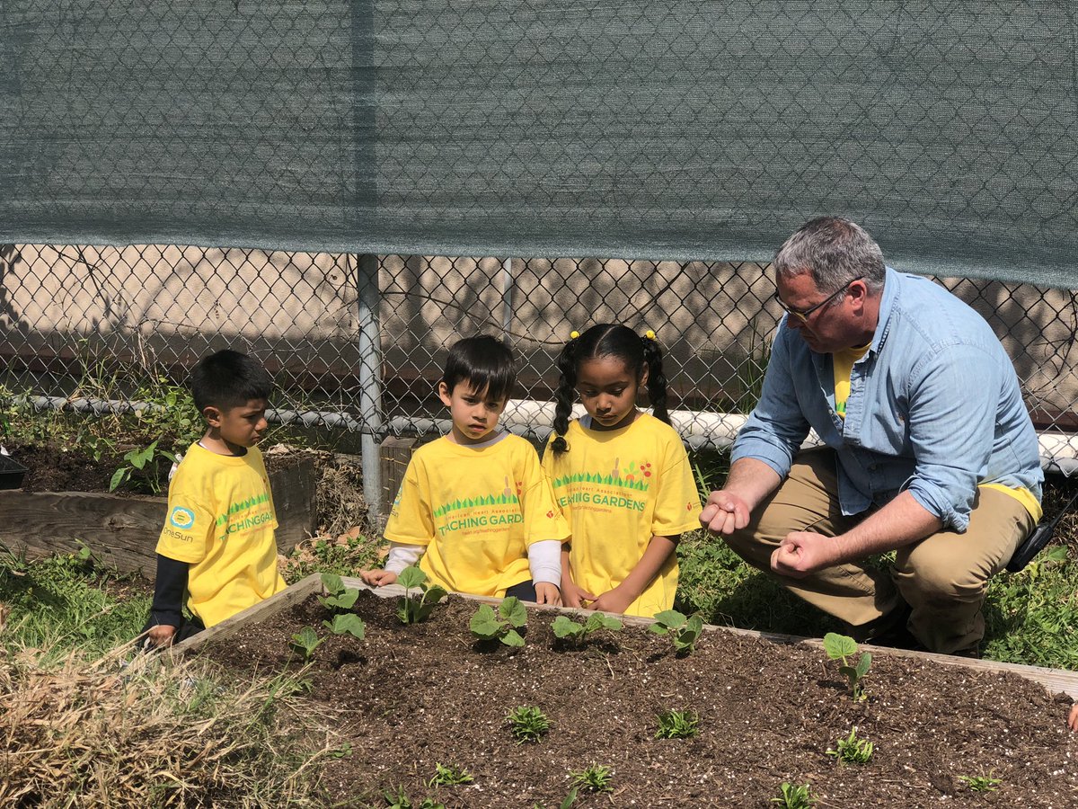 AHACalifornia's tweet photo. Thank you @lightningstrk12 &amp; @derekfisher for joining our #TeachingGardens 10th anniv celebration at @KelsoElementary! Thank you for your visionary leadership Kelly Meyer &amp; shout out to Dr. Coffey &amp; entire Kelso team. Such a wonderful school &amp; perfect home for Teaching Gardens. https://t.co/DMDv5B2xEq