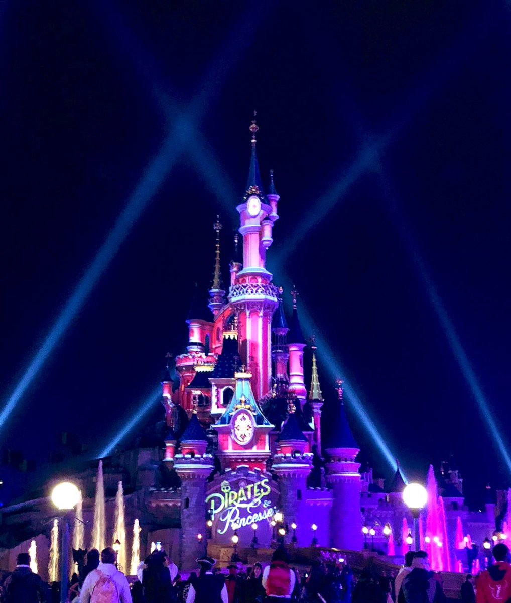 deindlrp's tweet photo. Our Newsreporter @DsnYmaniac is at the #APNight at #DisneylandParis tonight we are so jealous! Look at those beautiful pictures he sent us π Heβs #TeamPirate with a little bit #TeamPrimcess by the way! https://t.co/XdArwietwI