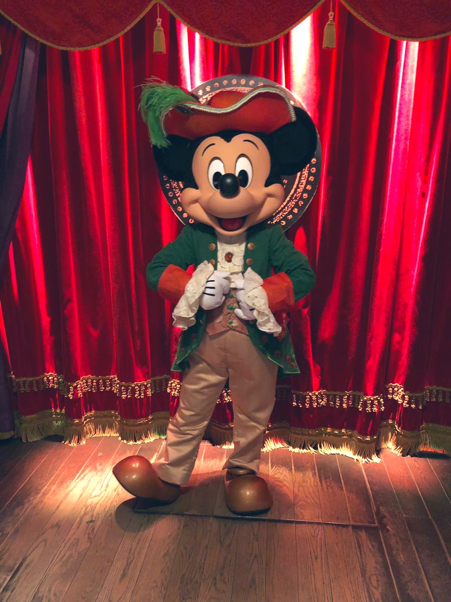 deindlrp's tweet photo. Our Newsreporter @DsnYmaniac is at the #APNight at #DisneylandParis tonight we are so jealous! Look at those beautiful pictures he sent us π Heβs #TeamPirate with a little bit #TeamPrimcess by the way! https://t.co/XdArwietwI