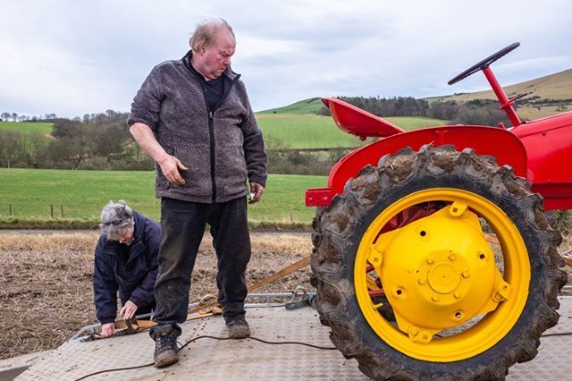 callysnapper's tweet photo. Ploughing match, Fife. Loading up. Some fruitful collaborations of late - this one with Highlands of Fife Ploughing Association. Full set can be seen on callysnapper website. Further collaborations to come, watch this space.
#ploughing #littleredtractorโฆ https://t.co/7oGPyfXqCE https://t.co/wShh61zs6L