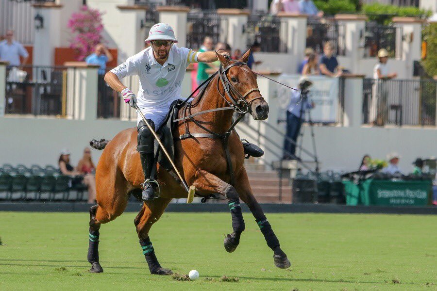 #usa🇺🇸 Aspen &amp; Pilot will fight for USPA Gold Cup title on Monday 3pm at @intlpoloclub 
Semifinals results:
Aspen 9-8 Daily Racing Form
Pilot 9-8 Equuleus 
<a href="/PoloAssociation/">US Polo Association</a> <a href="/GAUNTLETOFPOLO/">GAUNTLET OF POLO®️</a>
