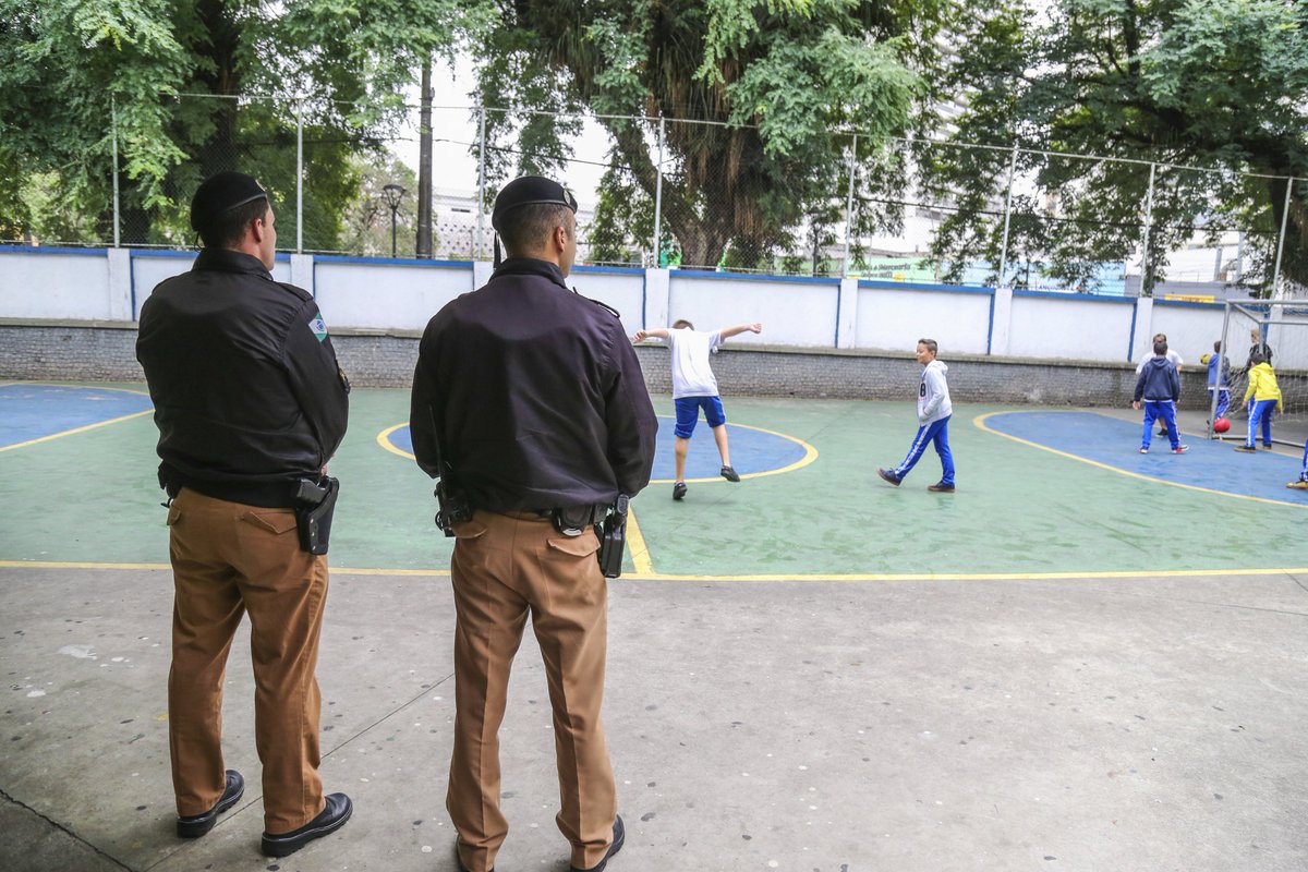 Começa a seleção de policiais que vão atuar nas escolas estaduais - seguranca.pr.gov.br/modules/notici…