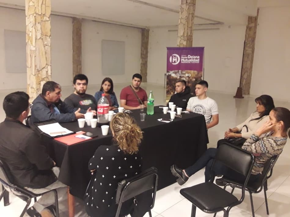 Mutualidadprov's tweet photo. Nuestro presidente @DanielDeiana3 reunido con los jóvenes.
#TuMutual
#CompartiendoLaVidaJuntos https://t.co/dBcdX1U2Nw