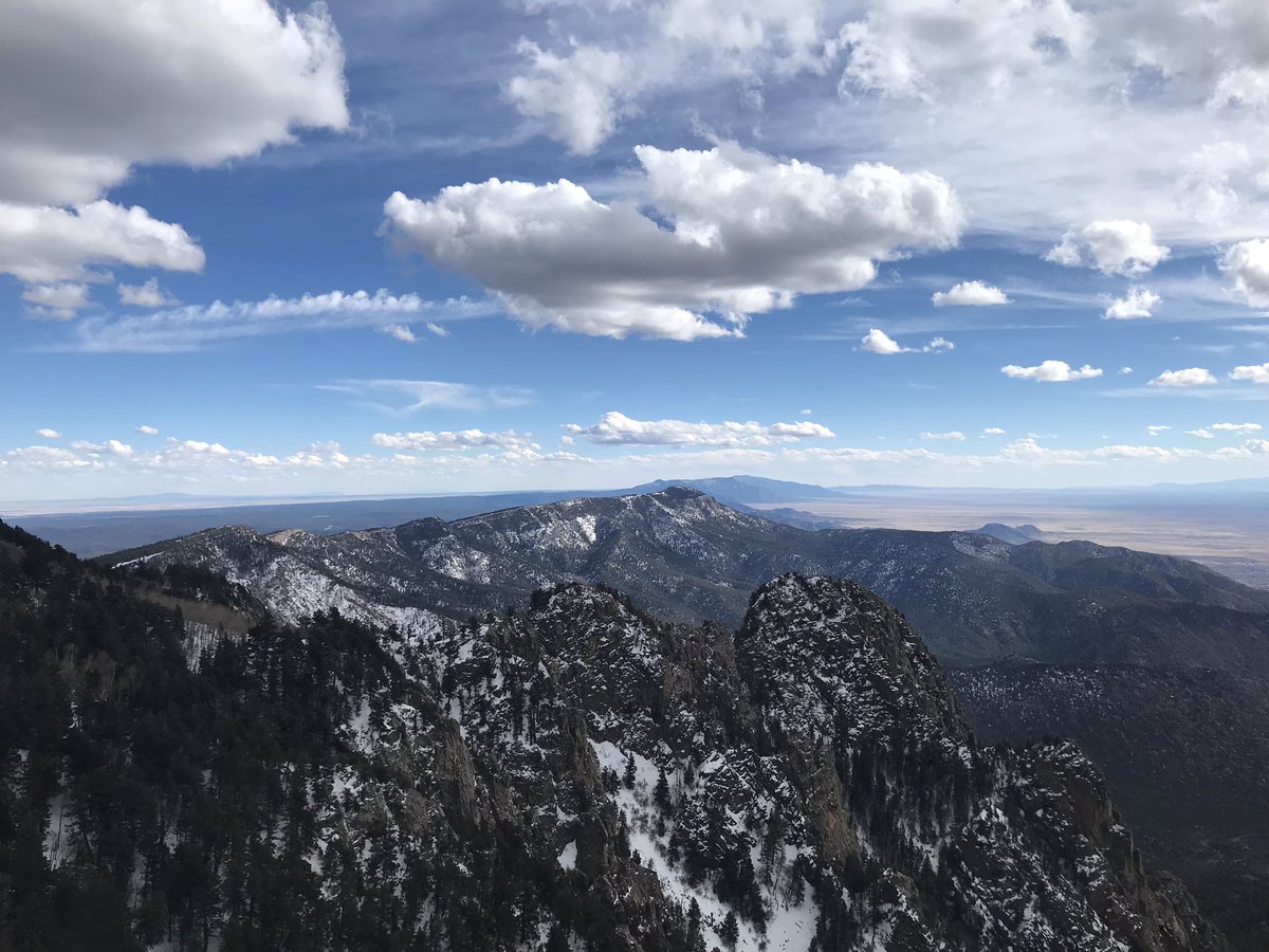 elz_grc's tweet photo. We’re mountain girls now https://t.co/jV2EXEcsTJ