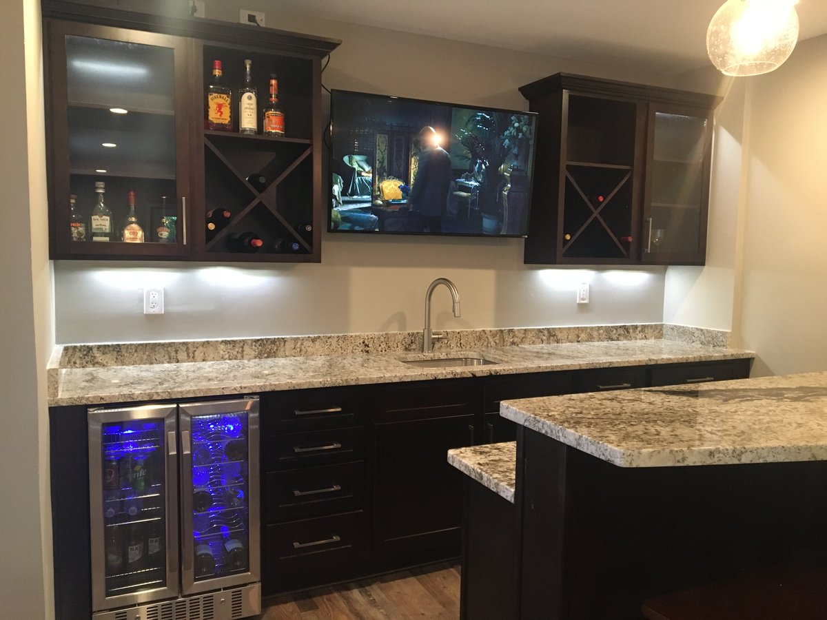 Atl_Flr_Design's tweet photo. Awesome Basement remodel by Lisa Visnicker, one of our awesome designers. I have just one questions - Man Cave or She Cave? #cabinet #remodel #mancave #shecave #granitecountertop #suwanee #buford #lawrenceville #gwinnett https://t.co/2MHsLWoRU6