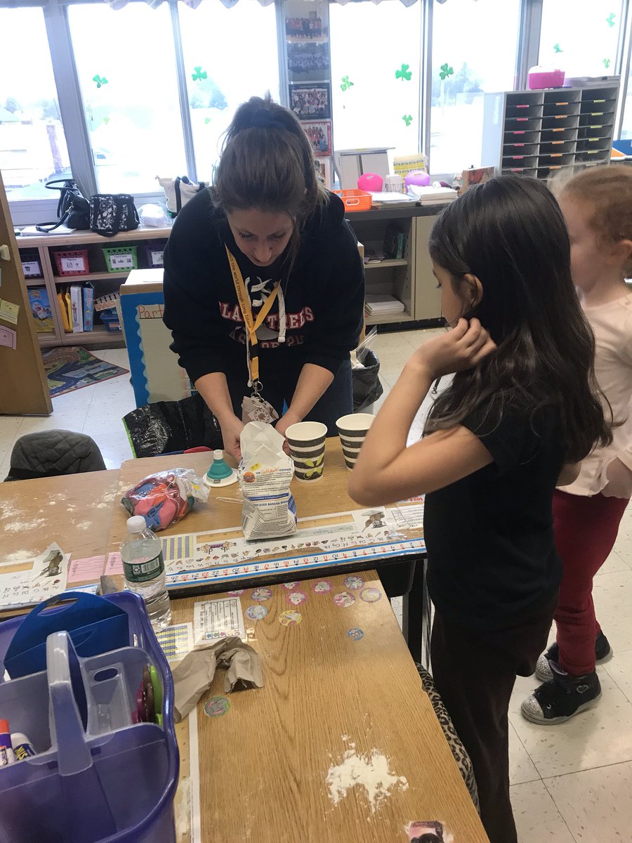 DegennaroNicole's tweet photo. We had so much fun celebrating our great behavior by creating calming tools #firstgrade #calmingtools @SparkeShines https://t.co/vShh1Ps0wi