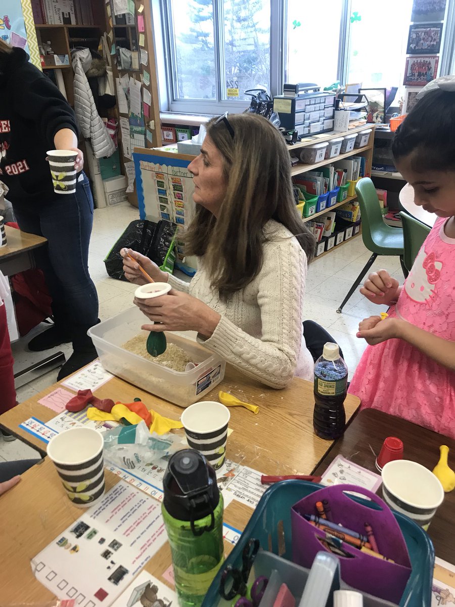 DegennaroNicole's tweet photo. We had so much fun celebrating our great behavior by creating calming tools #firstgrade #calmingtools @SparkeShines https://t.co/vShh1Ps0wi