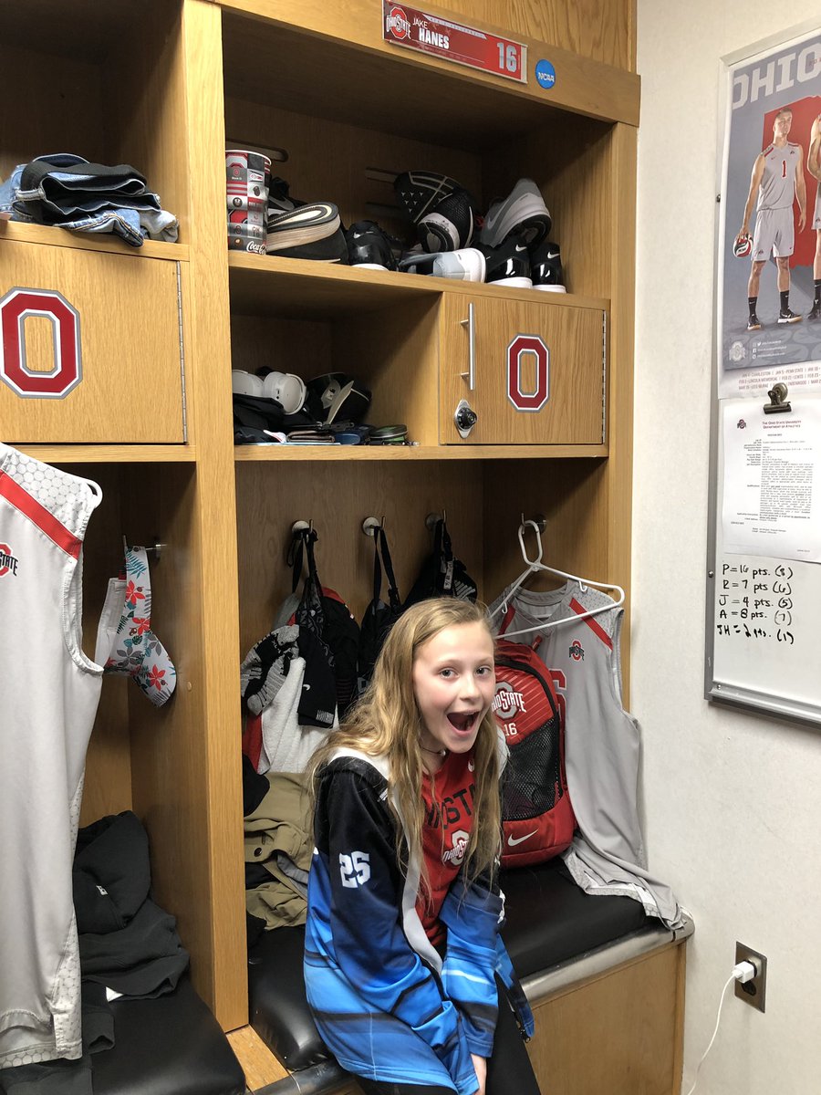 ADurbin08's tweet photo. She’s in heaven. @OhioStateMVB  #gobucks https://t.co/9c5QNM4rVp