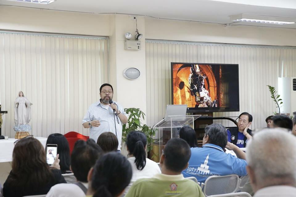 COMELEC's tweet photo. The COMELEC Education and Information Department, represented by Dir. and Spox James Jimenez, conducted a #VoterEd #VCMDemo for @PPCRV on 16 March 2019 in connection with #NLE2019.

Request for your own demo by sending an e-mail to aesdemonstration@gmail.com or calling 527 5574. https://t.co/pV1uAN3gfe