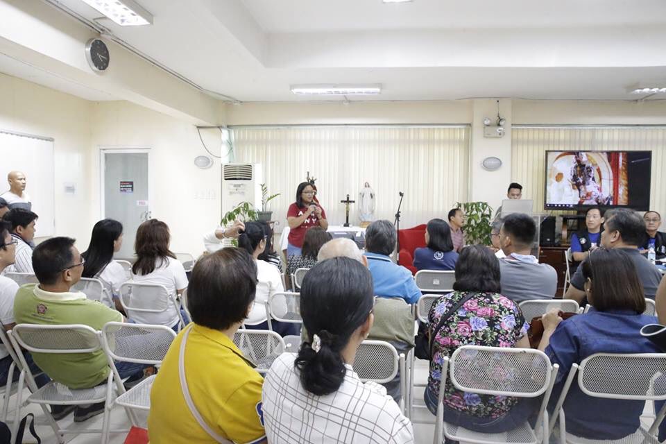 COMELEC's tweet photo. The COMELEC Education and Information Department, represented by Dir. and Spox James Jimenez, conducted a #VoterEd #VCMDemo for @PPCRV on 16 March 2019 in connection with #NLE2019.

Request for your own demo by sending an e-mail to aesdemonstration@gmail.com or calling 527 5574. https://t.co/pV1uAN3gfe